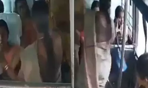 सीसीटीवी फुटेज में त्रिशूर में 74 वर्षीय महिला की गिरकर मौत का मामला सामने आया है
