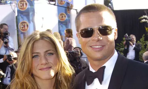 Jennifer Aniston ने ग्वेनेथ पाल्ट्रो के साथ ब्रैड पिट के बारे में गपशप करने की यादें ताज़ा कीं Jennifer Aniston ने ग्वेनेथ पाल्ट्रो के साथ ब्रैड पिट के बारे में गपशप करने की यादें ताज़ा कीं