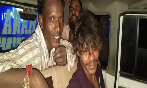 कातिलों का विक्ट्रीपोज देते फोटो वायरल, धमतरी ट्रिपल मर्डर मामले में खुलासा 4 बजे के बाद कातिलों का विक्ट्रीपोज देते फोटो वायरल, धमतरी ट्रिपल मर्डर मामले में खुलासा 4 बजे के बाद