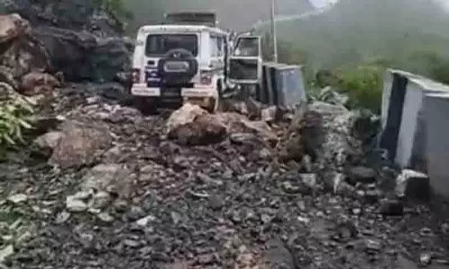 Himachal में 316 सड़कें यातायात के लिए बंद, भारी बारिश का ऑरेंज अलर्ट जारी Himachal में 316 सड़कें यातायात के लिए बंद, भारी बारिश का ऑरेंज अलर्ट जारी