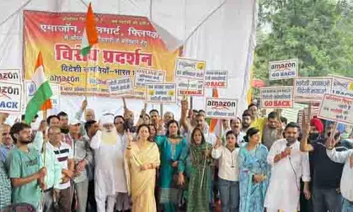 Himachal: स्वदेशी अपनाएं, स्थानीय बाजारों को बचाएं, प्रदर्शनकारी