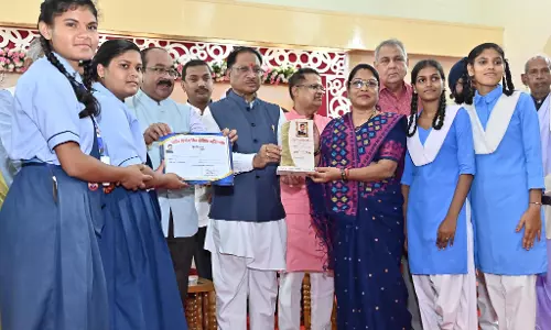 सीएम साय के हाथों मेधावी छात्र सम्मानित हुए सीएम साय के हाथों मेधावी छात्र सम्मानित हुए