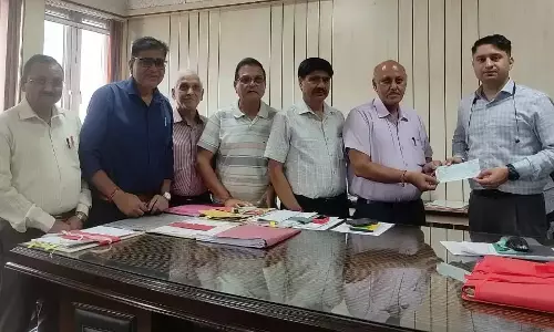 Mandi: महाजन सभा मंडी का आपदा राहत कोष में महत्वपूर्ण योगदान Mandi: महाजन सभा मंडी का आपदा राहत कोष में महत्वपूर्ण योगदान
