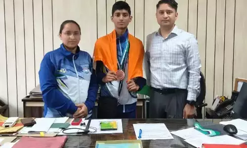 Mandi: उपायुक्त से भेंट में सवाते बॉक्सर ने साझा किए अनुभव