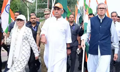 J&K के मुख्यमंत्री उमर अब्दुल्ला, उपराज्यपाल मनोज सिन्हा तिरंगा यात्रा में शामिल