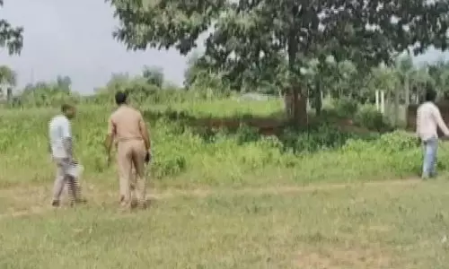 Bargarh: नाबालिग लड़की की मौत के मामले में पूछताछ के लिए तीन हिरासत में Bargarh: नाबालिग लड़की की मौत के मामले में पूछताछ के लिए तीन हिरासत में
