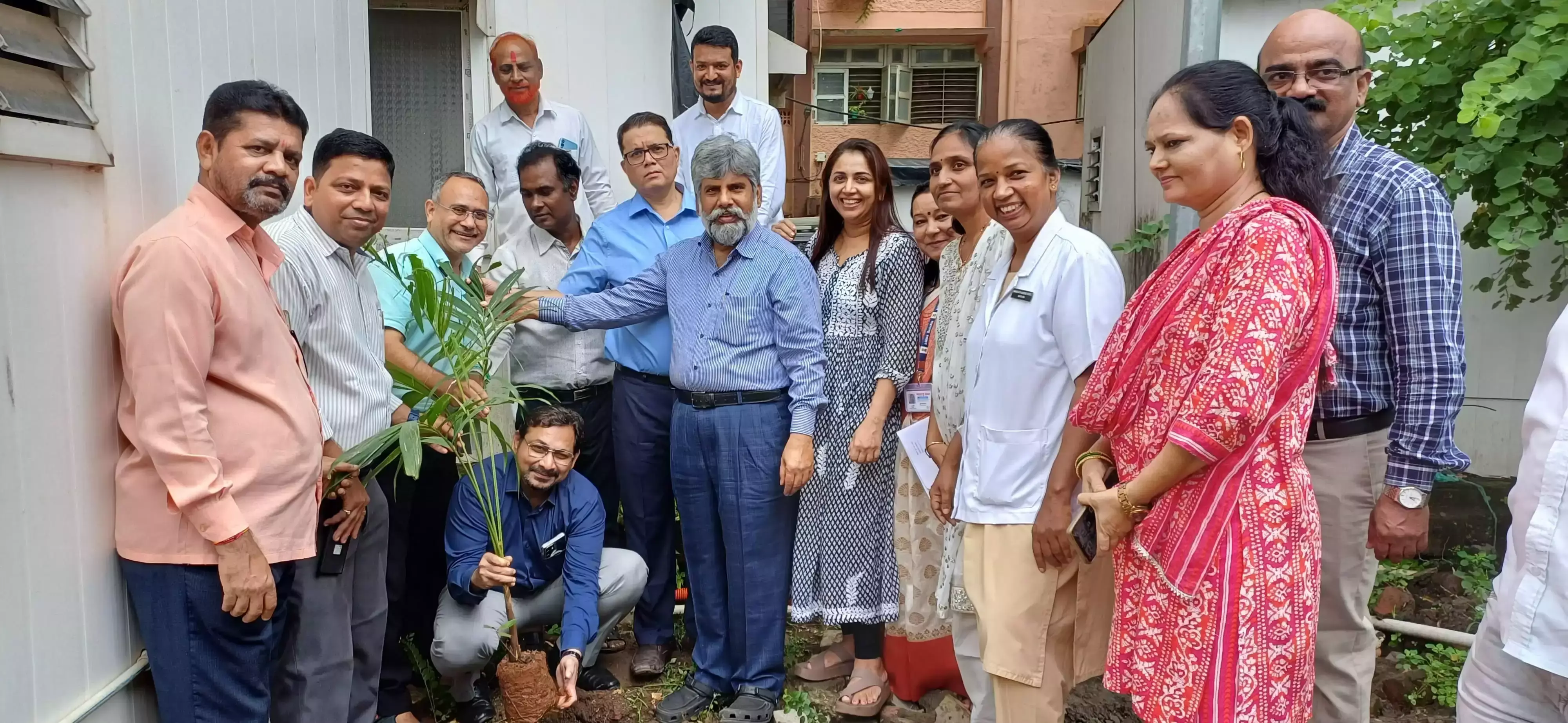 Mumbai: ठाणे सिविल अस्पताल में पर्यावरण संरक्षण की मिसाल, फलदार पेड़ लगाए गए Mumbai: ठाणे सिविल अस्पताल में पर्यावरण संरक्षण की मिसाल, फलदार पेड़ लगाए गए