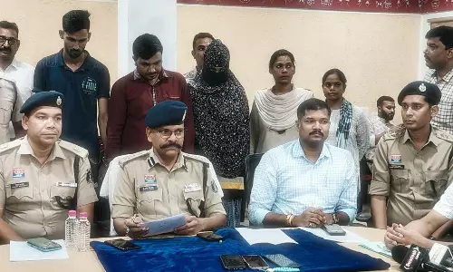 बूढ़ातालाब में लड़के-लड़कियों को सप्लाई करते थे ड्रग्स, महिला सहित 3 पेंडलर्स गिरफ्तार बूढ़ातालाब में लड़के-लड़कियों को सप्लाई करते थे ड्रग्स, महिला सहित 3 पेंडलर्स गिरफ्तार