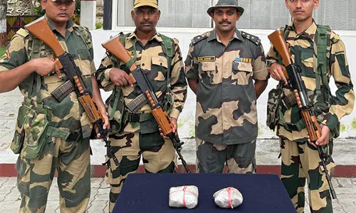 BSF ने सीमा पार तस्करी की कोशिश नाकाम की, हेरोइन के तीन पैकेट बरामद