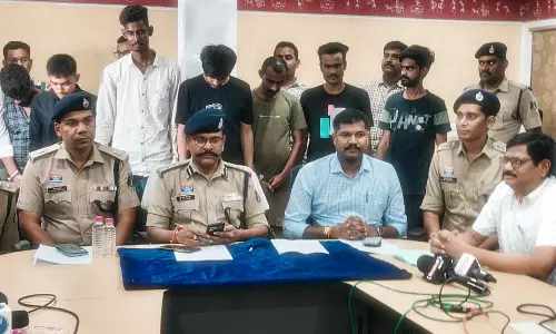 क्रेटा कार से 1 करोड़ का ड्रग्स बरामद, टिकरापारा इलाके में 8 पेडलर्स गिरफ्तार