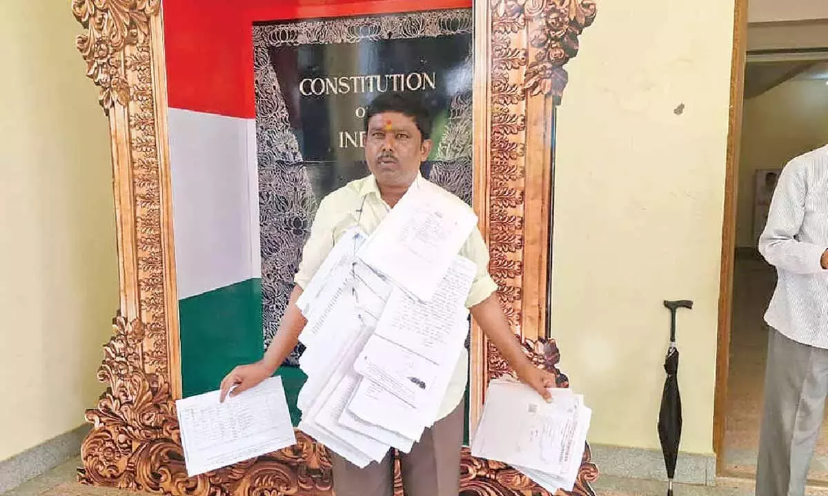 Andhra: किसान ने भूमि विवाद में भ्रष्टाचार का आरोप लगाया