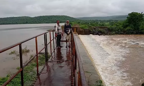 Chincholi : नागराला जलाशय से पानी छोड़ा गया Chincholi : नागराला जलाशय से पानी छोड़ा गया