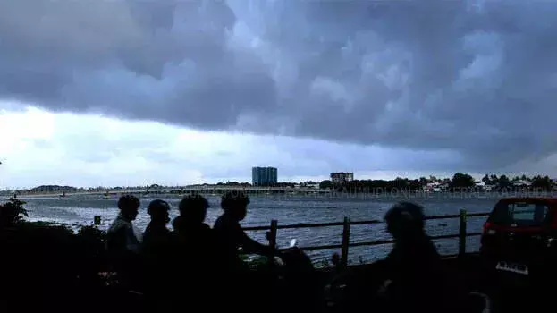 Kerala: मौसम विभाग ने बंगाल की खाड़ी पर चक्रवात को लेकर चेतावनी जारी की