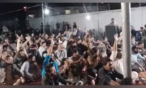 हुंजा व्यापारियों के धरने के सत्रहवें दिन, PoGB में सीमा पार आवाजाही ठप