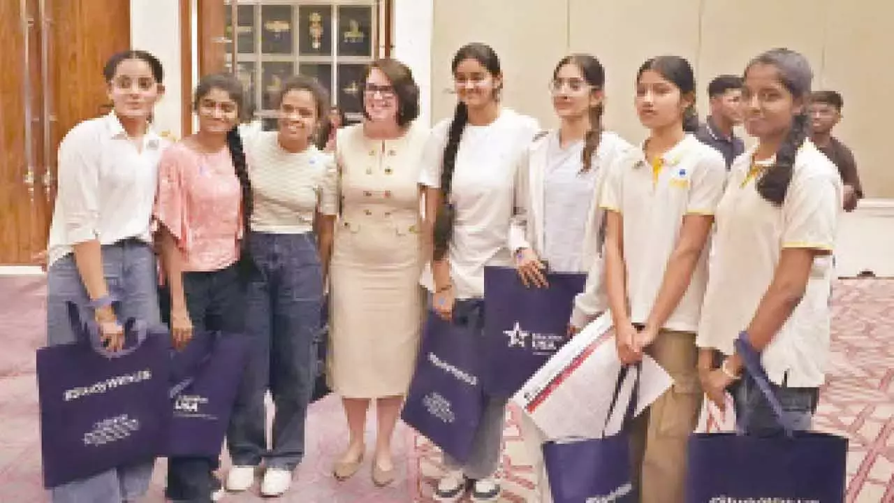 US वाणिज्य दूतावास ने शिक्षा मेले का आयोजन किया US वाणिज्य दूतावास ने शिक्षा मेले का आयोजन किया