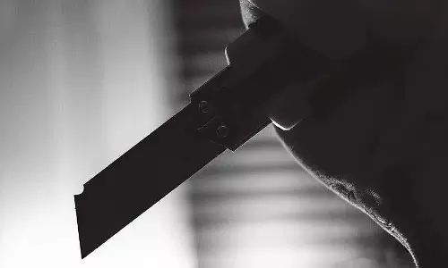 Bhopal: मदरसा छात्र और पिता ने दोस्त पर पेपर कटर से किया हमला Bhopal: मदरसा छात्र और पिता ने दोस्त पर पेपर कटर से किया हमला