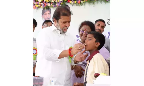 Telangana में बच्चों को कृमिनाशक गोलियाँ वितरित की