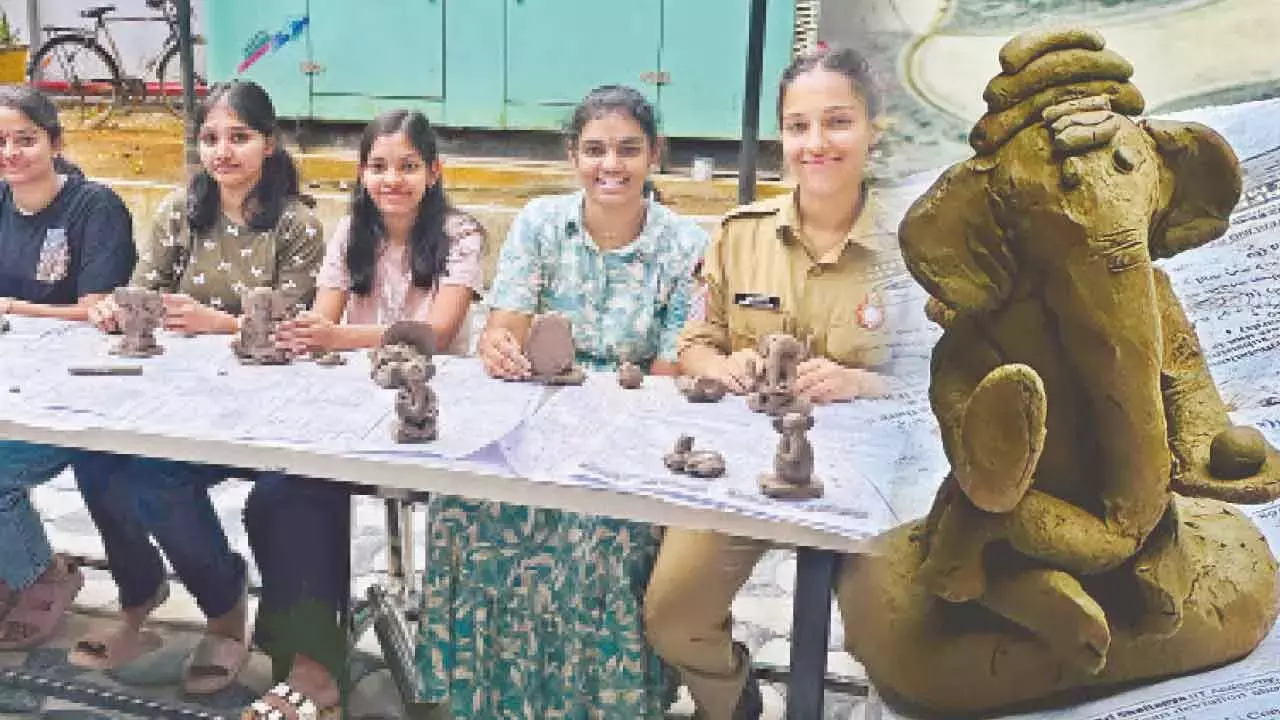 NCC कैडेटों द्वारा पर्यावरण अनुकूल गणेश प्रतिमाएं बनाने पर कार्यशाला आयोजित