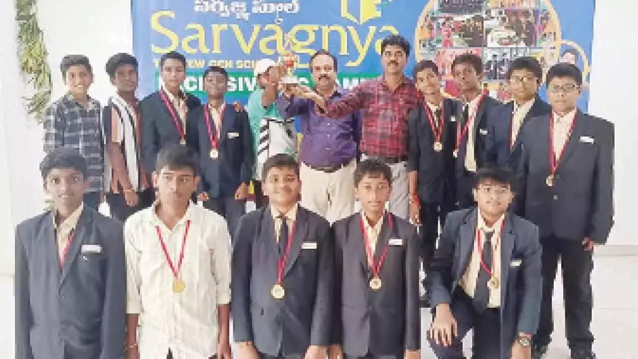 Telangana: सर्वज्ञ छात्रों ने अंडर-14 राजीव गांधी क्रिकेट ट्रॉफी जीती Telangana: सर्वज्ञ छात्रों ने अंडर-14 राजीव गांधी क्रिकेट ट्रॉफी जीती