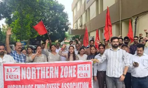 बीमा क्षेत्र में 100 प्रतिशत FDI के खिलाफ LIC कर्मचारी राष्ट्रव्यापी विरोध प्रदर्शन में शामिल