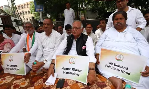 Jammu: पूर्ण राज्य के दर्जे के लिए कांग्रेस पार्टी की भूख हड़ताल जारी