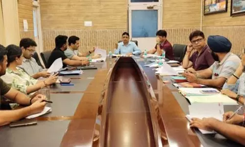 Jammu: पर्यटन निदेशक ने विभाग के प्रदर्शन और चल रही पहलों की समीक्षा की