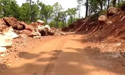 Malkangiri : आंध्र प्रदेश के ठेकेदार पर अवैध खनिज लूट का आरोप Malkangiri : आंध्र प्रदेश के ठेकेदार पर अवैध खनिज लूट का आरोप