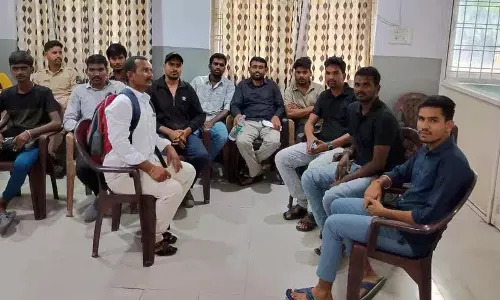 Unemployed ने नौकरी की अधिसूचना जारी करने की मांग की