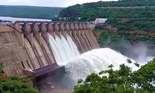 Srisailam project के 4 गेट खोले गए और पानी छोड़ा गया