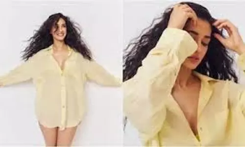 Disha Patani : ओवरसाइज़्ड शर्ट को बनाया सेक्सी Disha Patani : ओवरसाइज़्ड शर्ट को बनाया सेक्सी