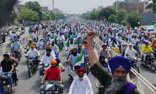 Amritsar: भूमि अधिग्रहण नीति के विरोध में किसानों और श्रमिकों ने मोटरसाइकिल मार्च निकाला