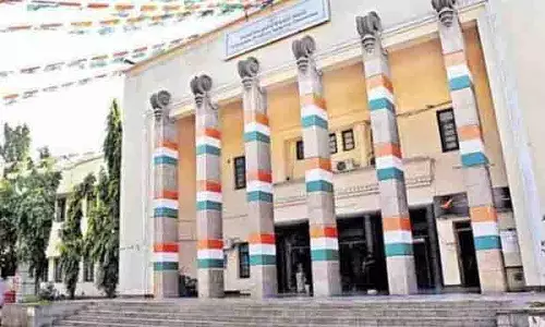 Gandhi Bhawan में तनाव, प्रदर्शनकारी बेरोजगार युवकों को पुलिस ने हिरासत में लिया