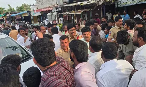 कांग्रेस नेताओं ने पूर्व MLA पर हमला करने की कोशिश की