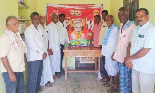 Sitaram Yechury एक योद्धा हैं जो कट्टरपंथी एजेंडे के खिलाफ खड़े हुए Sitaram Yechury एक योद्धा हैं जो कट्टरपंथी एजेंडे के खिलाफ खड़े हुए