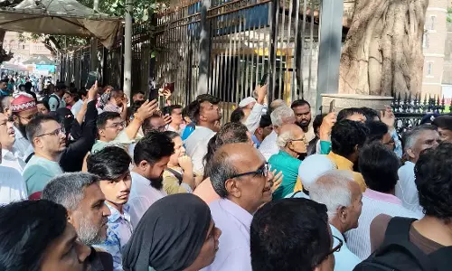 Mumbai: पुलिस आयुक्त के दरबार में हंगामा, लोगों ने जताई नाराजगी Mumbai: पुलिस आयुक्त के दरबार में हंगामा, लोगों ने जताई नाराजगी