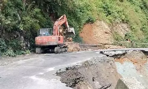 पहाड़ी इलाकों में हड़प्पा वन को लेकर अलर्ट, NH-10 की हालत खराब पहाड़ी इलाकों में हड़प्पा वन को लेकर अलर्ट, NH-10 की हालत खराब