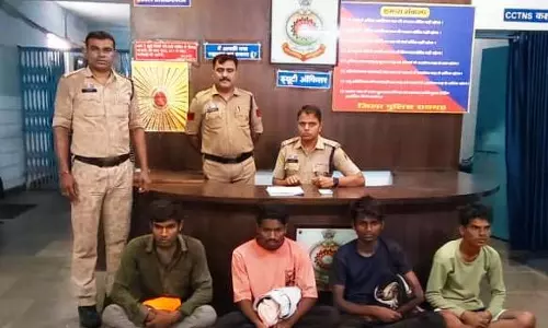 कोतरारोड़ पुलिस की बड़ी कार्रवाई: सुनसान रास्ते पर लूट करने वाले चार बदमाश गिरफ्तार कोतरारोड़ पुलिस की बड़ी कार्रवाई: सुनसान रास्ते पर लूट करने वाले चार बदमाश गिरफ्तार