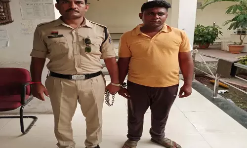 आबकारी एक्ट मामले में बैकवर्ड लिंकेज पर शराब तस्कर सुनील लिलहारे गिरफ्तार आबकारी एक्ट मामले में बैकवर्ड लिंकेज पर शराब तस्कर सुनील लिलहारे गिरफ्तार