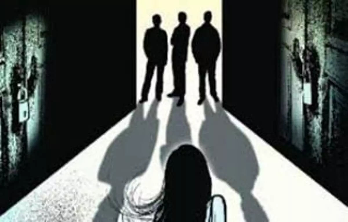 15 year लड़की के साथ किया सामूहिक बलात्कार किया, पाँच हिरासत में 15 year लड़की के साथ किया सामूहिक बलात्कार किया, पाँच हिरासत में