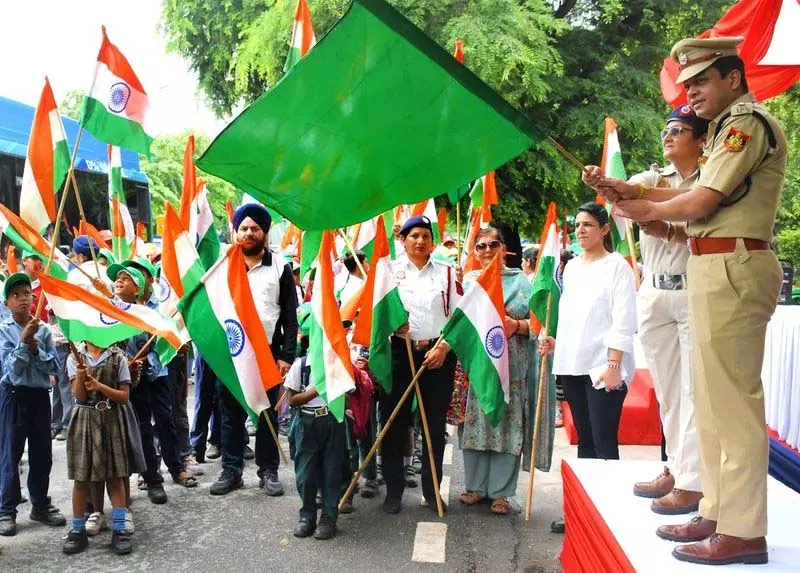 स्वतंत्रता दिवस से पहले दिल्ली यातायात पुलिस ने निकाली तिरंगा यात्रा स्वतंत्रता दिवस से पहले दिल्ली यातायात पुलिस ने निकाली तिरंगा यात्रा