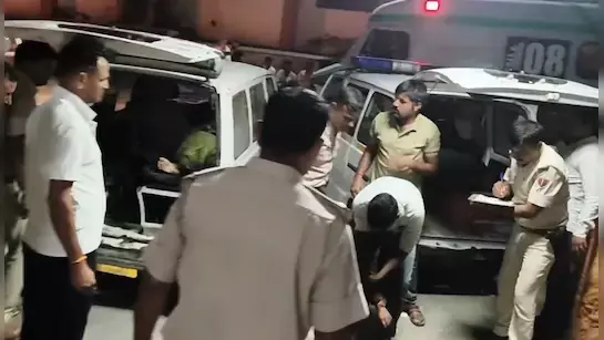 Jaipur: बालाजी मंदिर से लौटते वक्त सड़क दुर्घटना, 10 की मौत Jaipur: बालाजी मंदिर से लौटते वक्त सड़क दुर्घटना, 10 की मौत