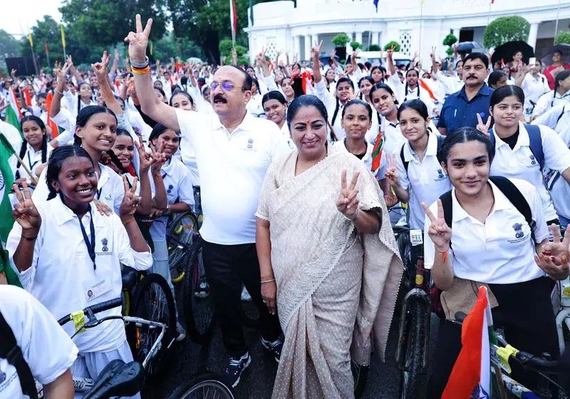 Chief Minister Rekha Gupta ने लड़कियों के लिए तिरंगा साइक्लोथॉन को दिखाई हरी झंडी Chief Minister Rekha Gupta ने लड़कियों के लिए तिरंगा साइक्लोथॉन को दिखाई हरी झंडी