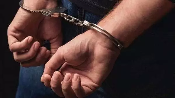 Mumbai : अंधेरी में 1.15 करोड़ की कोकीन के साथ घाना का नागरिक गिरफ्तार Mumbai : अंधेरी में 1.15 करोड़ की कोकीन के साथ घाना का नागरिक गिरफ्तार