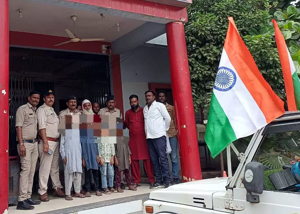 Bhopal : 5 घंटे में 4 लापता नाबालिग मदरसा छात्रों को बचाया गया Bhopal : 5 घंटे में 4 लापता नाबालिग मदरसा छात्रों को बचाया गया