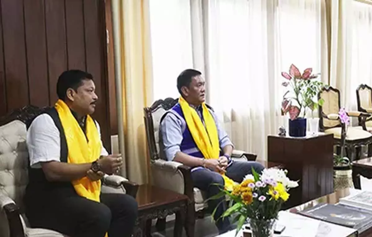 CM और स्पीकर ने राज्यपाल के साथ APLA स्वर्ण जयंती समारोह पर चर्चा की CM और स्पीकर ने राज्यपाल के साथ APLA स्वर्ण जयंती समारोह पर चर्चा की