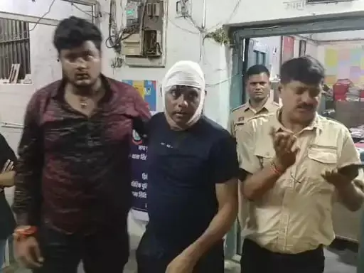 आरक्षक पर जानलेवा हमला, स्कूटी सवार युवकों की गुंडई आरक्षक पर जानलेवा हमला, स्कूटी सवार युवकों की गुंडई