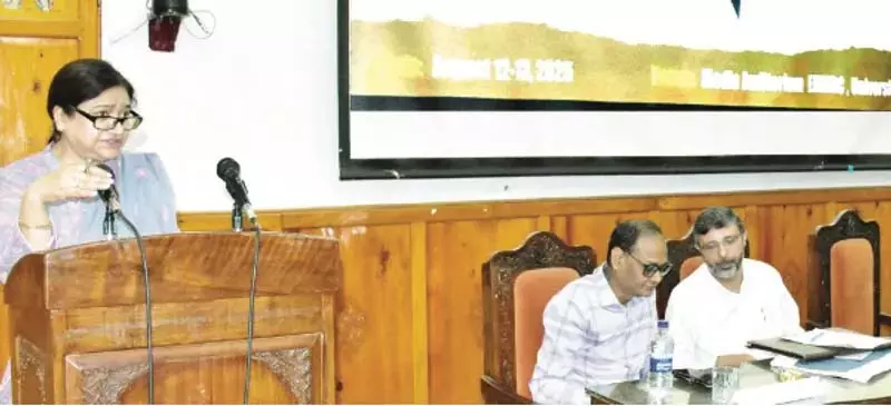 केयू ने प्रोफेसर रहमान राही को साहित्य अकादमी के राष्ट्रीय सेमिनार में सम्मानित किया केयू ने प्रोफेसर रहमान राही को साहित्य अकादमी के राष्ट्रीय सेमिनार में सम्मानित किया