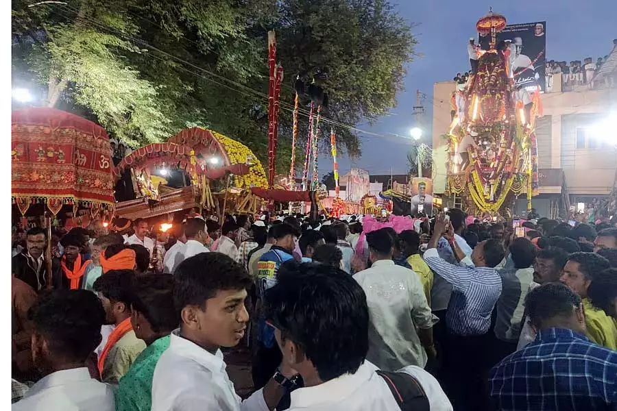 Karnataka : भगवान मल्लिकार्जुन के उत्सव में रथ उत्सव Karnataka : भगवान मल्लिकार्जुन के उत्सव में रथ उत्सव