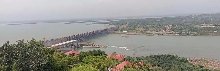 Karnataka : अलमट्टी जलाशय में पानी का प्रवाह कम हो गया Karnataka : अलमट्टी जलाशय में पानी का प्रवाह कम हो गया