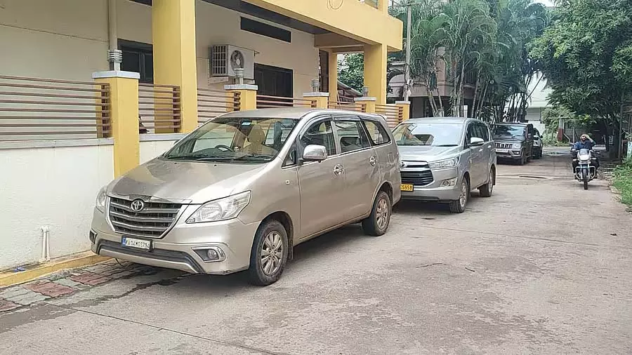 अवैध खनन मामला: ED ने कारोबारियों के घरों और दफ्तरों पर छापे मारे अवैध खनन मामला: ED ने कारोबारियों के घरों और दफ्तरों पर छापे मारे
